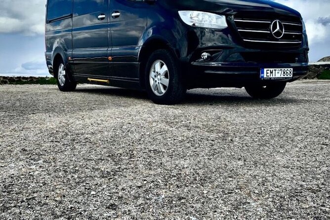 Private Transportation from Airport to Oia - Handling delays without you chasing anyone
