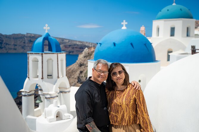 Private Walking Tour in Santorini with Personal Photographer - Why a private photographer beats phone selfies in Oia