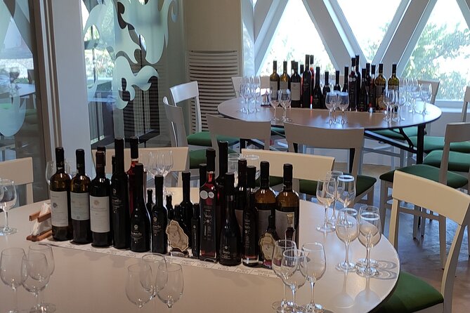 Private Wine Tour in 3 Wineries with 12 Wine Tastings and Tapas - Price and value: what $277.56 per person buys you