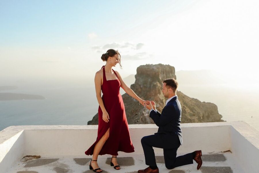 Proposal Photographer in Santorini - How the 1 to 3 hour session usually plays out