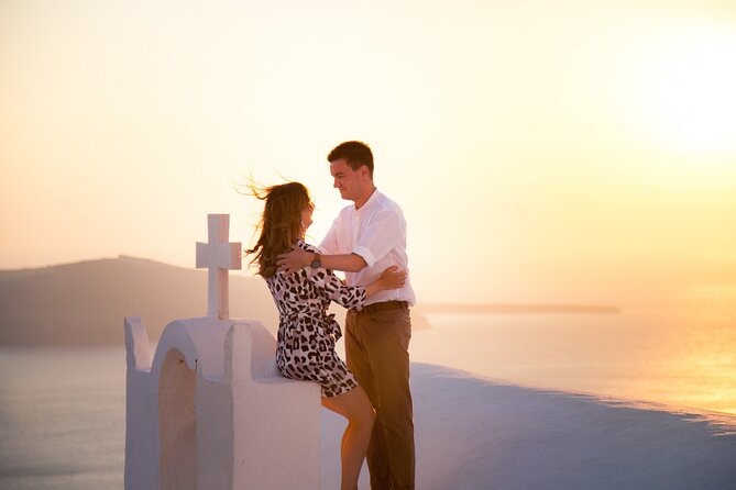 Proposal Photoshoot Santorini - The 1-hour flow in central Oia, from meet-up to yes photos