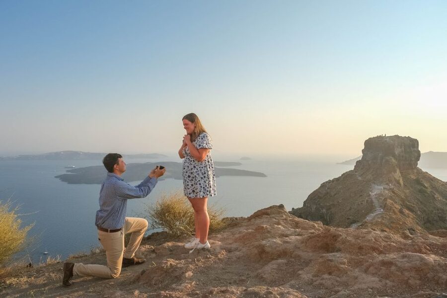 Proposal Photoshoot Santorini - Who should book this proposal photoshoot in Santorini