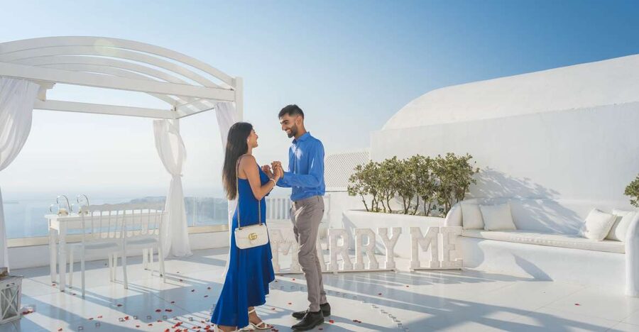 Proposal Photoshoot Santorini - Should you book this proposal photoshoot in Santorini?