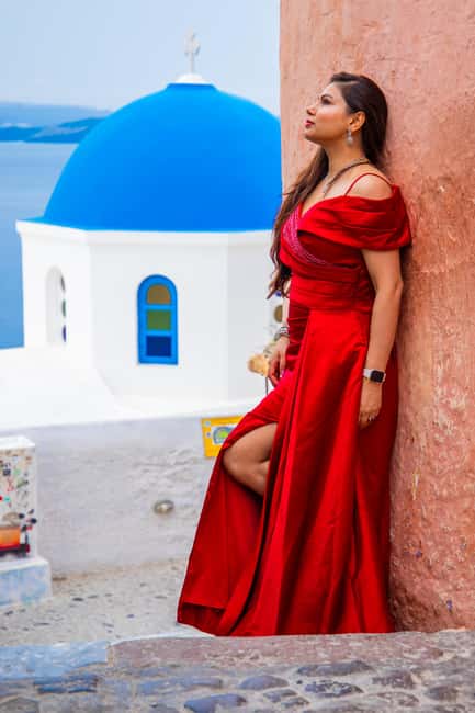 Santorini: 40-Minute Oia Photoshoot - Where You Start in Oia (and Why Timing Matters)
