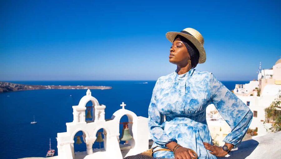 Santorini: 40-Minute Oia Photoshoot - Value for Your Money: Paying for a Local Eye
