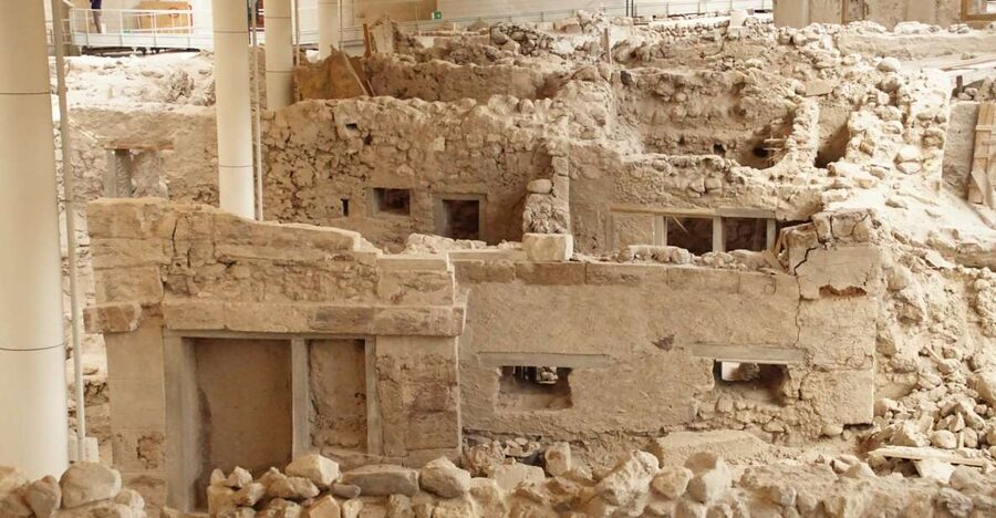 Santorini: Akrotiri Entry Ticket and Audio Guide - Walking the town under the big tent: what the ruins feel like