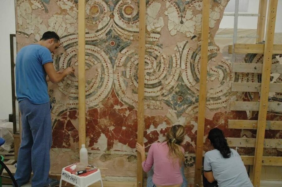 Santorini: Akrotiri Private Guided Tour with Hotel Pick-Up - The Big Reveal: 2- and 3-Storey Buildings and Everyday Facilities