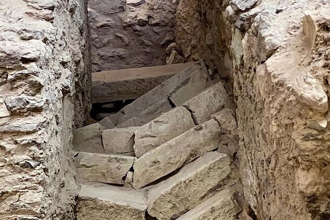 Santorini , Akrotiri tour by a licensed guide - The eruption, frescoes, and daily-life clues that turn ruins into a story