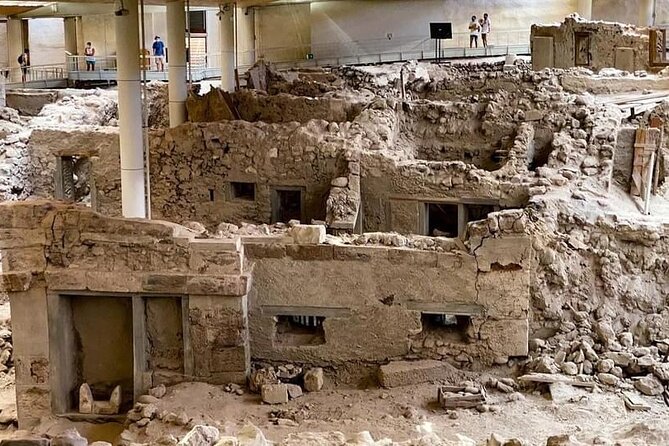 Santorini , Akrotiri tour by a licensed guide - Should you book Akrotiri with a licensed guide?