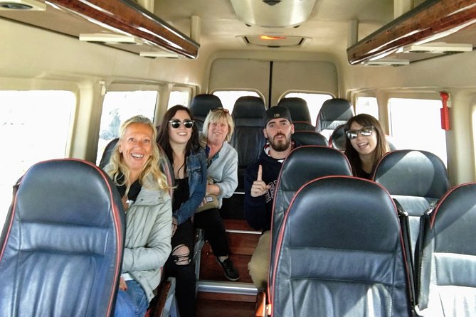 Santorini Arrival Transfer & Travel Services - Getting picked up: airport, ports, and hotel realities
