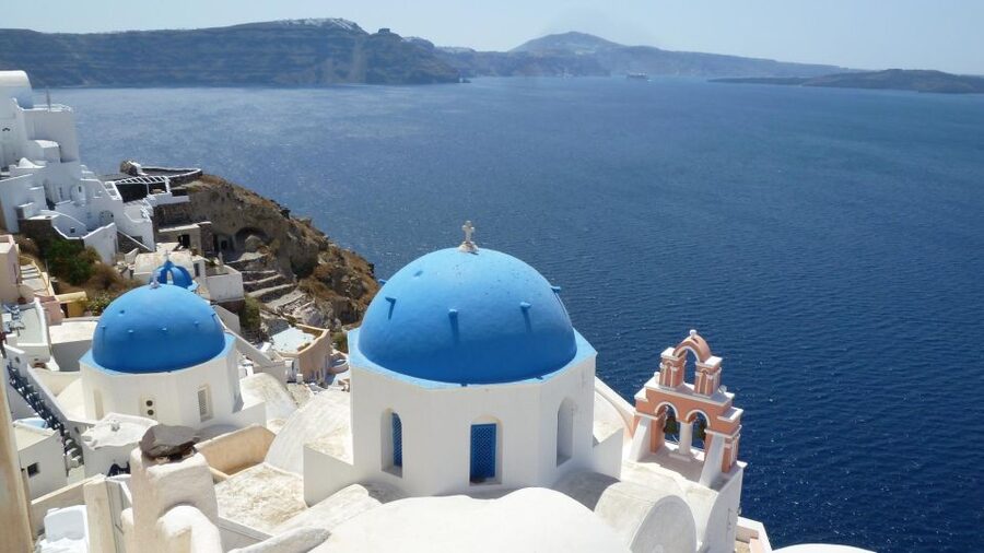 Santorini: Best Of Santorini Private Tour with a Local Guide - Lighthouse cliffs: sea views with room to breathe