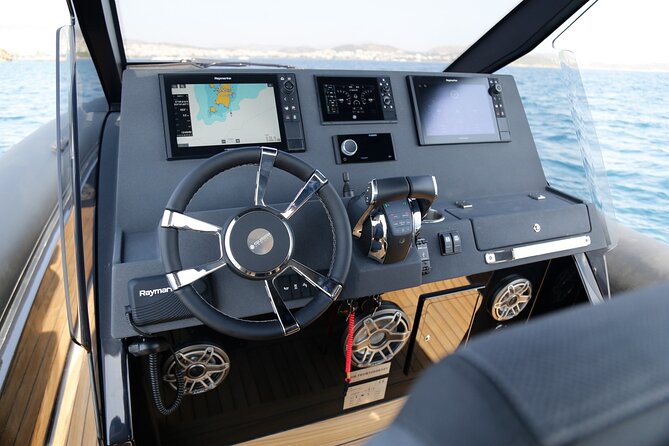 Santorini Caldera: Private Cruise with Speed Boat & Open Bar - Pickup, comfort, and the meaning of private tour