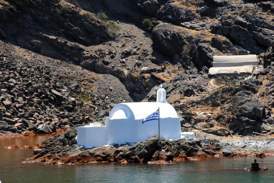 Santorini Caldera: Sunset Cruise with Dinner - The basic plan: 4 hours built around volcanoes and Oia sunset