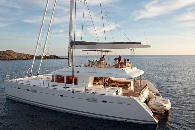 Santorini Catamaran Cruise with Greek Meal, Open-Bar and Sunset - Key Points You’ll Care About