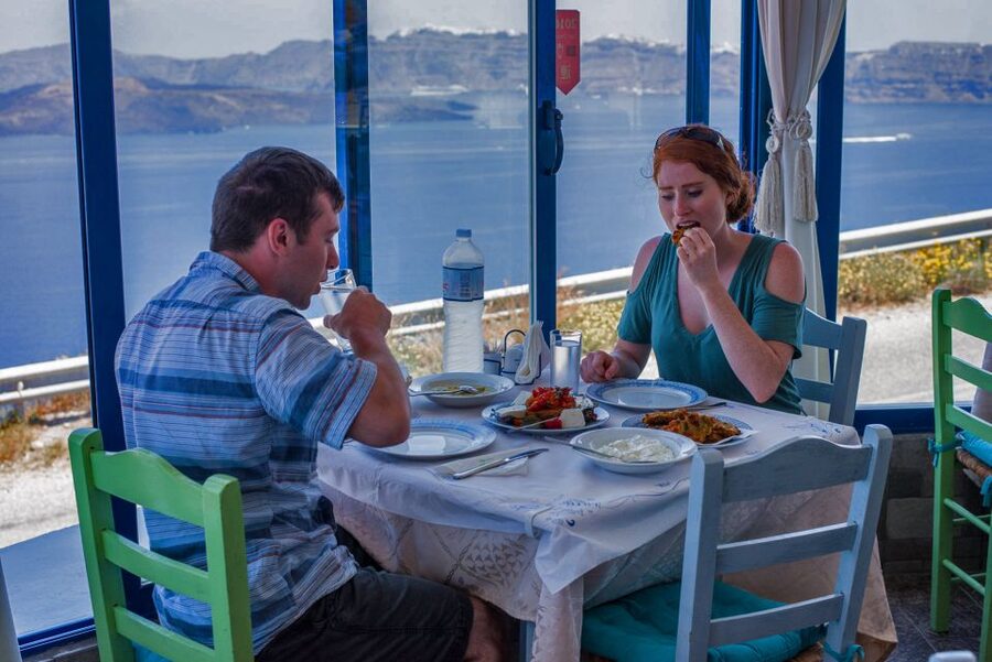 Santorini: Cooking Class and Easy Hike - The one-hour hike: vineyards, deserted chapels, and caldera views