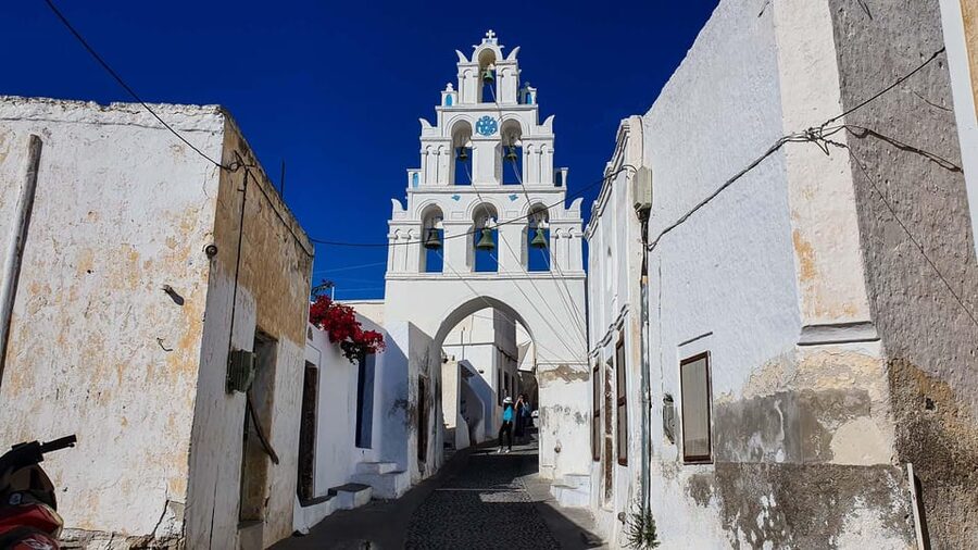 Santorini Cultural Villages and Akrotiri Ruins Private Tour - Akrotiri Ruins: Santorini’s Bronze Age Time Capsule