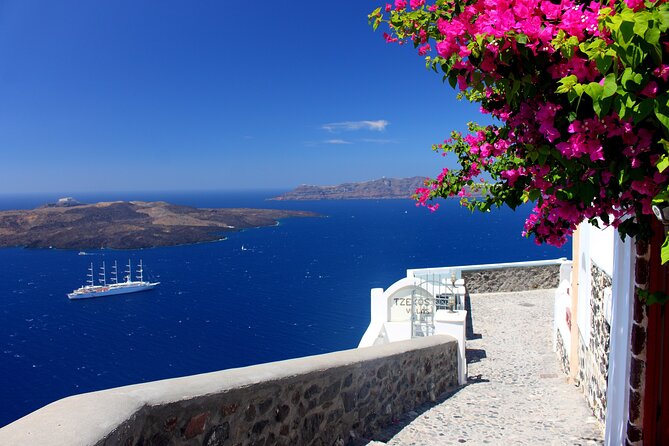 Santorini Deluxe Tour for Cruise Passengers - Getting From the Tender to the Upper Cable Car Station