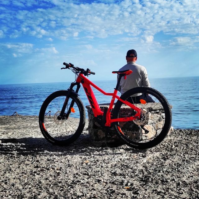 Santorini e-bike guided tours - Riding out of EasyBikeSantorini, with real instruction first
