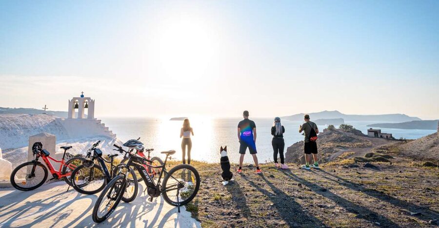 Santorini e-bike guided tours - Food, coffee or wine, and the 4K photo package
