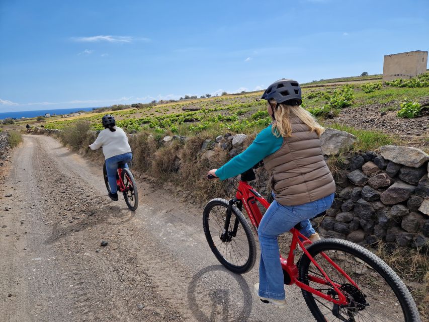 Santorini: E-bike tour experience - Megalochori caldera views, plus a break that keeps the ride fun