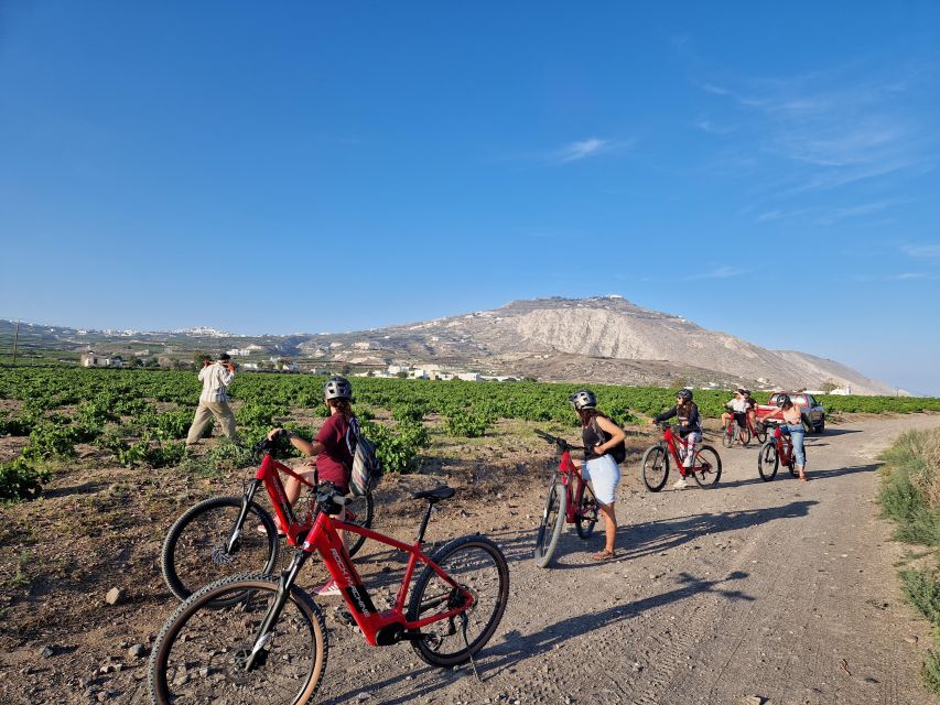 Santorini: E-bike tour experience - The guide makes the difference, especially on a history-and-views route
