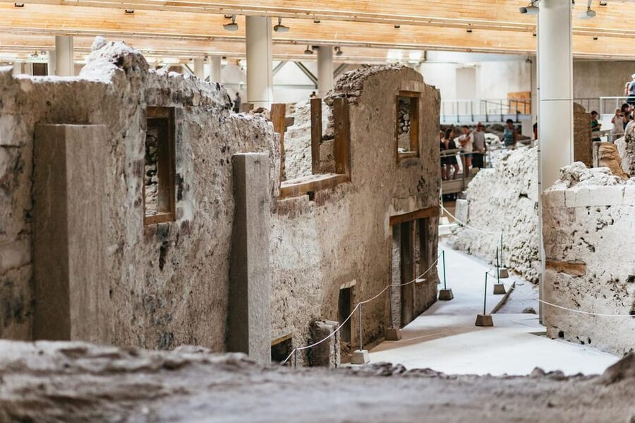 Santorini: Experience Akrotiri with a Licensed Tour Guide - Who this Akrotiri guide walk suits best