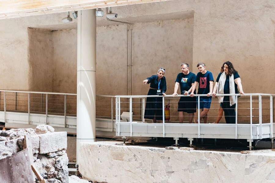 Santorini: Experience Akrotiri with a Licensed Tour Guide - Price and value: why $198 can be worth it at Akrotiri
