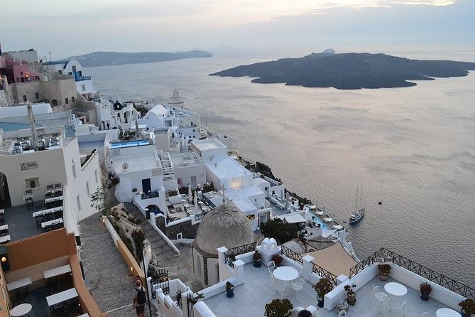 Santorini Fira-Oia-Firostefani 4 Hours - Stop 2: Mama Thira Tavern and the steep “caldera eyebrow” approach