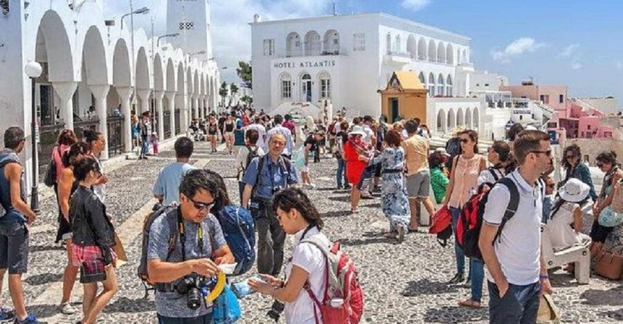 Santorini: Fira Town Walking Tour with Wine Tasting - Venetian District Churches and the Route Toward the Cable Car