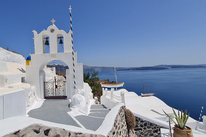 Santorini First-Time Guests Private Tour Sightseeing, excavetions & wine testing - Akrotiri excavation time: frescoes from a prehistoric city