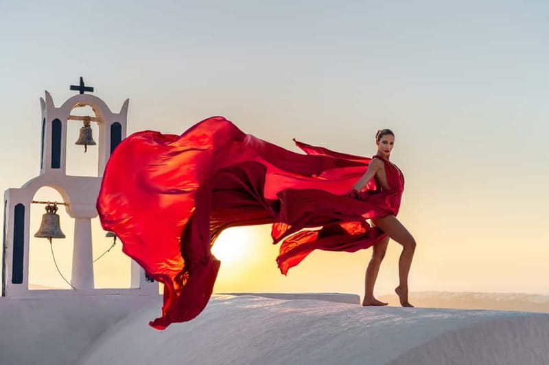 Santorini: Flying Dress Photo © Photoshoot "Express Package" - Why a Flying Dress Session Fits Santorini and Imerovigli