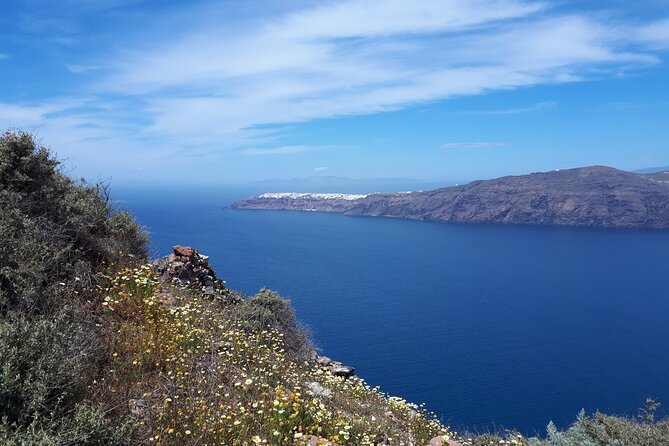 Santorini Highlights& Wine Tasting Private Tour - Akrotiri pass-by: prehistoric vibes plus quick lighthouse photos