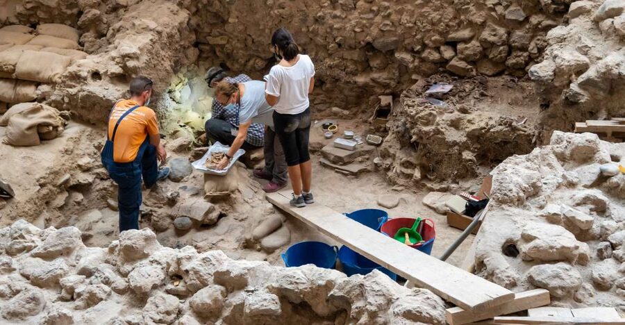 Santorini HISTORY & ARCHEOLOGY Tour (up to 8 guests) - Key highlights you will actually feel