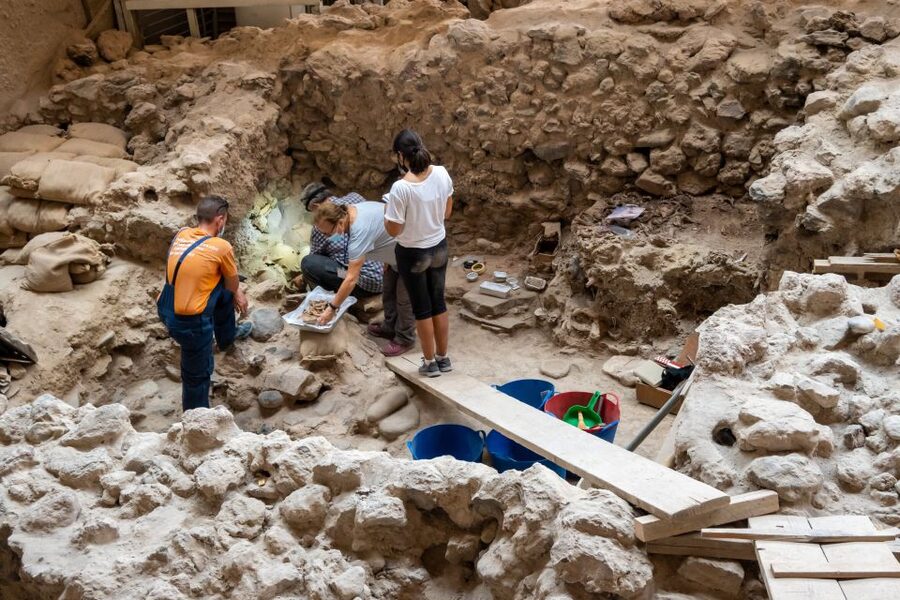 Santorini HISTORY & ARCHEOLOGY Tour (up to 8 guests) - Who this tour suits best, and who should think twice