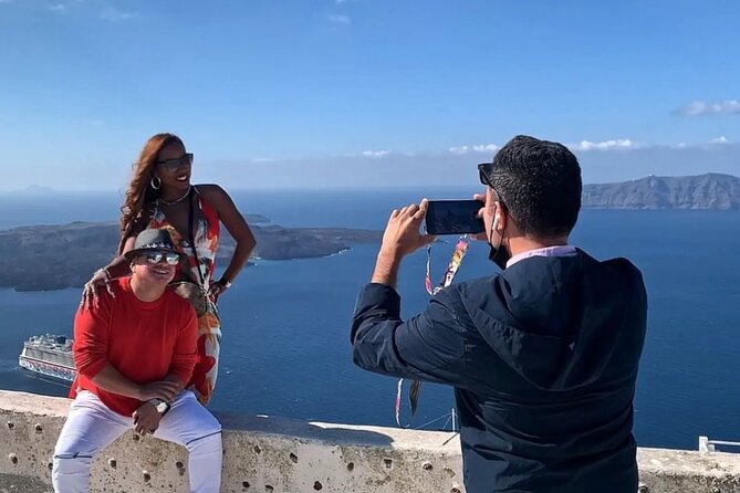 Santorini in 5 hours: Oia, Traditional Villages & Black Beach - Stop 3: Oia in about 1 hour, iconic streets plus smart photo help