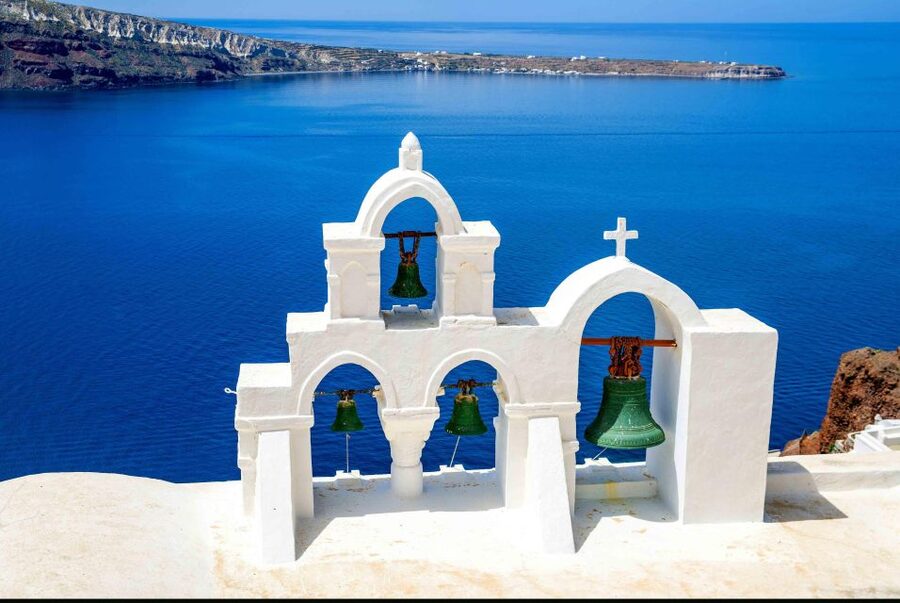 Santorini Island: Guided Tour from the port Rethymno Crete - Athinios to Oia: the guided intro before you go free