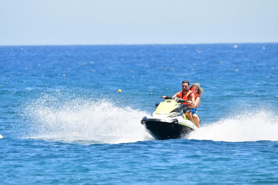 Santorini: Jet Ski Rental Perissa, Perivolos and St. George - Yamaha VXS Sport 130HP in Santorini: Why this 30 minutes hits so hard