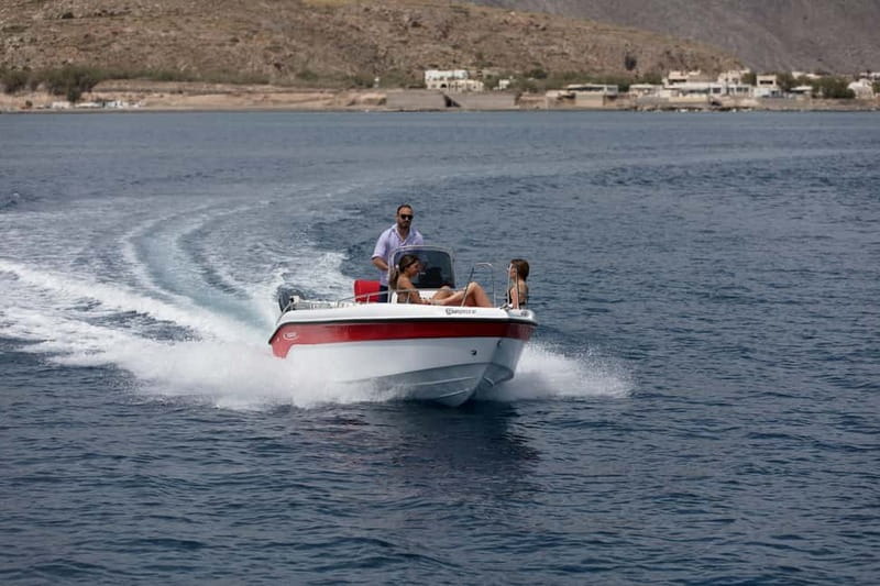 Santorini: license free boat in Santorini - Why a license-free boat from Vlichada feels so useful
