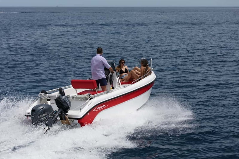Santorini: license free boat in Santorini - Your 5-hour self-guided cruising plan around Santorini