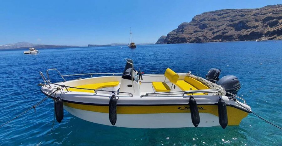 Santorini: license free boat in Santorini - Red and White beaches: classic targets, with smarter timing