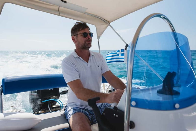 Santorini: License-Free Boat Rental with Ice, Water, & Fruit - Onboard Comfort: Ice, Water, Fruit, and Shade Overhead