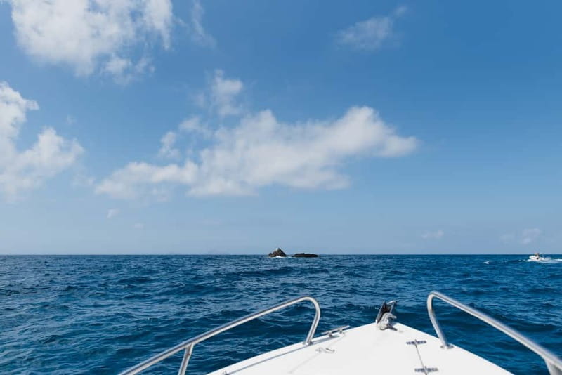 Santorini: License-Free Boat Rental with Ice, Water, & Fruit - Snorkel Gear and a Swim Setup That’s Ready to Use