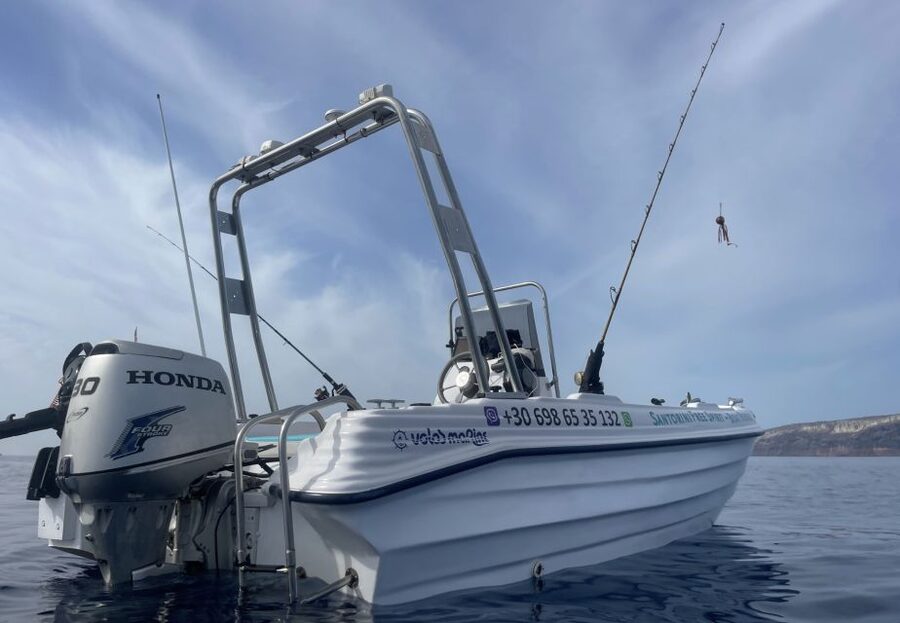 Santorini: License-Free Boat Rental with Snorkeling Gear - Quick tips to get the most from your sea time