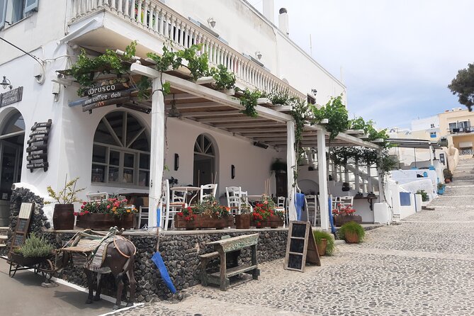 Santorini like a local: Discover local flavors by exploring the island! - Timing, comfort, and how to avoid the crowd
