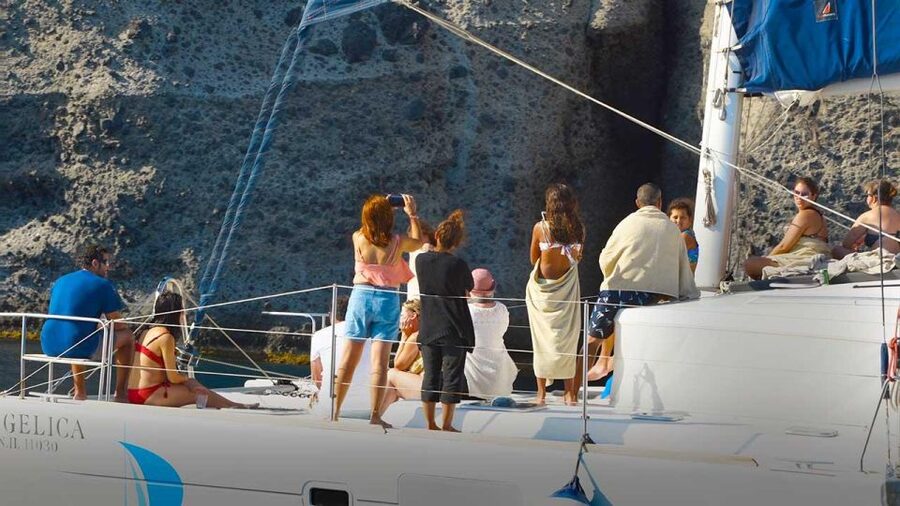 Santorini: Luxury Caldera Cruise with Full Greek Meal - Why this 5-hour caldera cruise works as a Santorini half-day plan