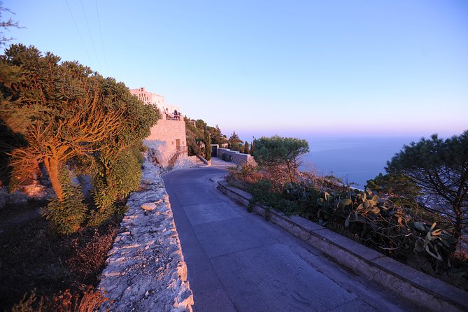 Santorini Luxury Custom Private Tour with Local guide - Firostefani and Megalochori: Two Sides of Santorini Life