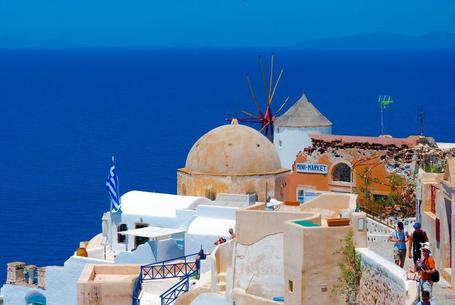Santorini: Mesa Gonia, Pyrgos and Oia Tour - The Oia finish, why timing the sunset is the whole point