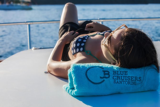Santorini: Motor Yacht Sunset Cruise with 5-Course Dinner - Drinks, atmosphere, and small details that make or break the day