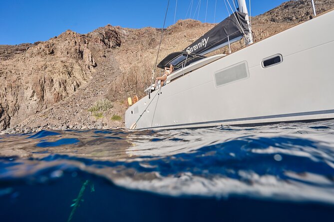 Santorini Oia: Caldera Luxury Day Cruise with BBQ & Drinks - BBQ lunch and unlimited drinks: where the value really shows