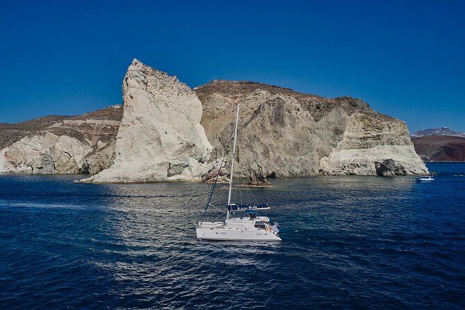 Santorini Oia: Luxury Sunset Cruise with Fresh Fish BBQ & Drinks - Boat comfort and crew service on the water (George, Georgia, Isidora)